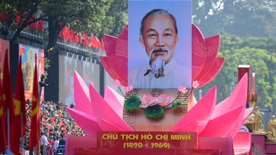 เนื่องในโอกาสครบรอบ 50 ปีของการตั้งชื่อเมืองตามชื่อประธานาธิบดีโฮจิมินห์ นครโฮจิมินห์ได้บริจาคเงิน 1 ล้านดองเวียดนามให้แก่ครัวเรือนผู้ด้อยโอกาสแต่ละครัวเรือน