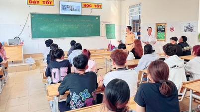 Trình chiếu clip tai nạn giao thông tại điểm công cộng nhằm nâng cao ý thức người dân