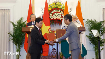 El secretario general y presidente To Lam y el primer ministro de la India presenciaron el intercambio de documentos de cooperación entre los dos países.