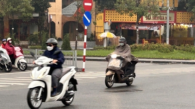 S příchodem studené fronty zažívá severní Vietnam bouřky a chladnější počasí.