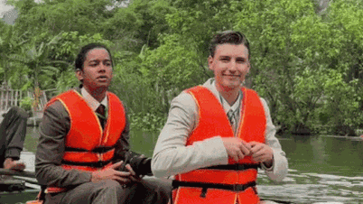 Im Anschluss an das Video von zwei westlichen Touristen, die „so gut aussehend wie Filmstars“ sind und in einem Boot in Ninh Binh sitzen.