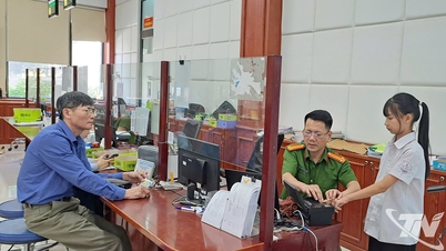Lấy người dân và doanh nghiệp làm trung tâm để phục vụ