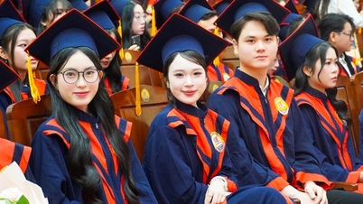 Více než 800 studentů prvního dvojjazyčného právnického programu v Hue absolvovalo studium.