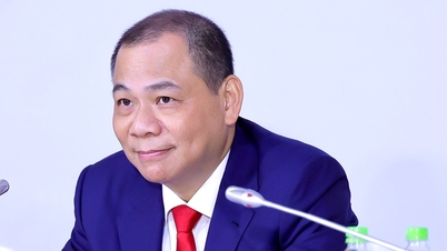 ارب پتی Pham Nhat Vuong نے نیا ریکارڈ قائم کیا، VN-Index نے "Vin Group" کمپنیوں کی بدولت 1,900 پوائنٹس کو عبور کیا۔