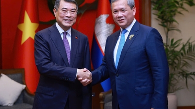 Le Premier ministre Le Minh Hung rencontre le Premier ministre cambodgien Hun Manet.