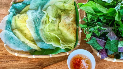 Mekong Deltası'na özgü geleneksel Vietnam tuzlu krep (Banh Xeo).