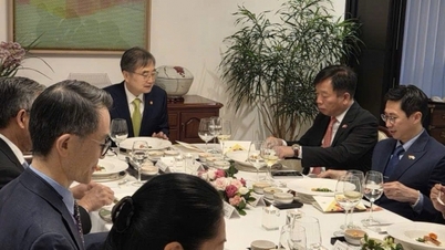รัฐมนตรีว่าการกระทรวงการต่างประเทศเกาหลีใต้จัดงานเลี้ยงอาหารค่ำเพื่อหารือกับเอกอัครราชทูตประเทศสมาชิกอาเซียนในกรุงโซล