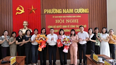 Nam Cuong Ward gibt die Entscheidung über die Personalorganisation in der Gesundheitsstation bekannt.