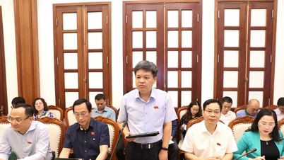 ក្រុមស្ទង់មតិនៃគណៈកម្មាធិការវិទ្យាសាស្ត្រ បច្ចេកវិទ្យា និងបរិស្ថានបានធ្វើការជាមួយសាជីវកម្មគីមីវៀតណាម។