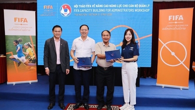 A női labdarúgás-menedzseri kapacitás fejlesztéséről szóló FIFA-workshop záróünnepsége.