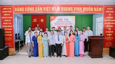 ຕາແສງຢາງແທ່ງຈັດການແຂ່ງຂັນໂຄສະນາອົບຮົມ ແລະ ນັກປາຖະກະຖາທີ່ມີຜົນງານດີເດັ່ນ.