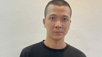 当局は、バス停で夫婦をナイフで脅した男を逮捕した。