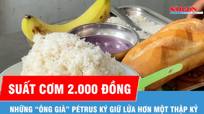 ペトルス・キーの「古参」たちは、市の中心部にある2,000ベトナムドンのご飯屋台で、その伝統を守り続けている。
