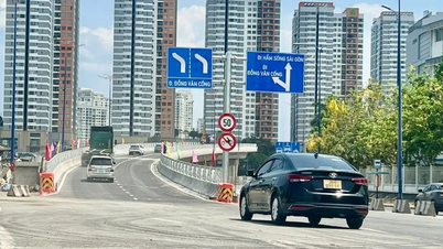 Giồng Ông Tố köprüsü ve An Phú kavşağındaki üst geçit kollarında trafik geçici olarak yönlendirilmektedir.