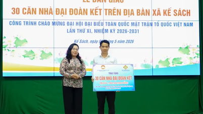 Bà Hồ Thị Cẩm Đào dự Lễ bàn giao 30 căn nhà Đại đoàn kết tại xã Kế Sách