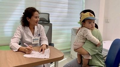 Los niños menores de 6 años reciben revisiones médicas periódicas, que incluyen pruebas de detección de autismo.