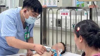 Vượt hơn 300km giành lại sự sống cho bé trai có trái tim phình to chiếm 2/3 lồng ngực