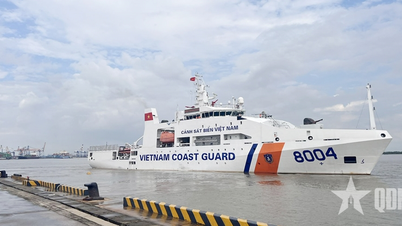 Kapal CSB 8004 itu mengangkut delegasi pihak berkuasa tempatan untuk meninjau perairan pantai Teluk Tonkin.