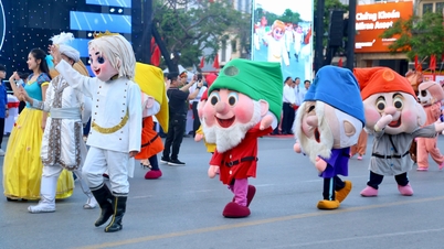 Mais de 3.000 artistas desfilaram para inaugurar o Festival de Marionetes de Hai Phong.