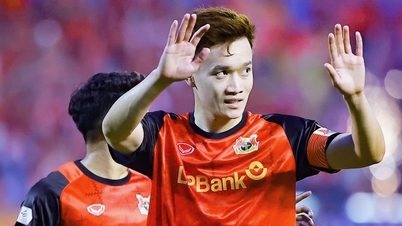 Hoang Duc září a pomáhá Ninh Binhovi posunout Hanoj ​​o jedno místo dolů.