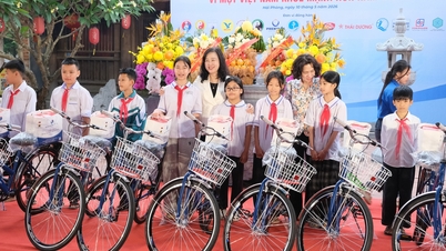 รัฐมนตรีว่าการกระทรวงสาธารณสุขเข้าร่วมโครงการตรวจสุขภาพ "เพื่อสุขภาพที่ดีขึ้นของเวียดนาม" ณ วัดเบีย