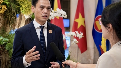 Egy dinamikus, innovatív, integrált és gyorsan fejlődő Vietnam üzenetének terjesztése a 48. ASEAN csúcstalálkozón.