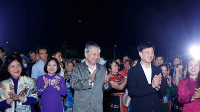 새로운 시대에 사람들을 모으고, 단결시키고, 역량을 강화합니다.