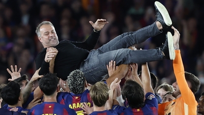 Barça aan de top van La Liga: Hansi Flick met de blik van Johan Cruyff