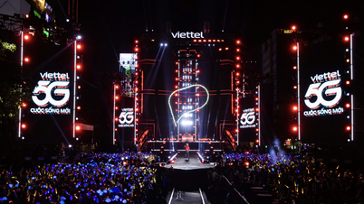 Viettel demonstreert op Y-Fest 2025 een vertragingsvrije 5G-videoconferentieverbinding.