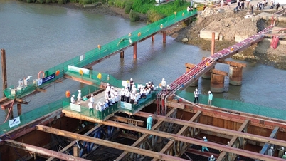 Kota Ho Chi Minh: Jembatan penyeberangan pejalan kaki di atas Sungai Saigon dipercepat penyelesaiannya untuk liburan tanggal 2 September.