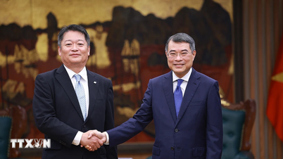 Premiér Le Minh Hung: Podporuje Jamanašiho v pokračující podpoře spolupráce s vietnamskými lokalitami.