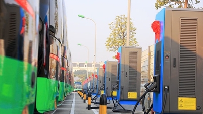 Hanoi mempercepatkan "penghijauan" bas, bertujuan untuk pengangkutan awam sifar pelepasan.