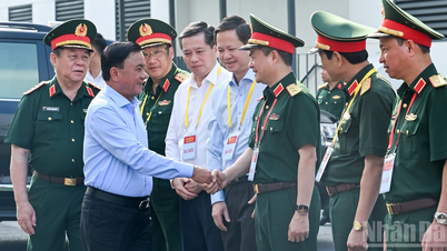 [Foto] Equipo de inspección y supervisión nº 12 del Politburó trabajando con el Grupo Viettel.