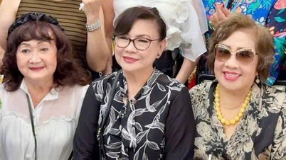 Le Thuy، To Kim Hong، اور Trang Bich Lieu اپنی موت کی برسی پر Thanh Sang کو یاد کرتے ہیں۔