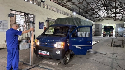 Medewerkers van het keuringscentrum voor motorvoertuigen aan de 1101S Cao Bang: De Maand van de Arbeid inluiden met enthousiasme, verantwoordelijkheid en innovatie.
