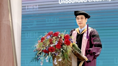 호치민시 경제대학교에 새로운 총장이 부임했습니다.