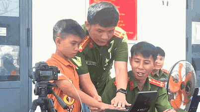 La policía de Lam Dong está acelerando la emisión de tarjetas de identidad e identificaciones electrónicas para niños.