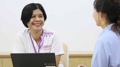Pielęgniarka Giang Thanh: „Widok uśmiechniętych dzieci motywuje mnie do pozostania w tym zawodzie przez ponad 30 lat”.