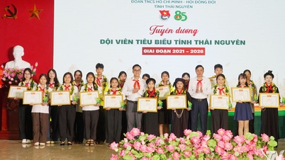 Commendation for 85 outstanding teachers in charge of student activities and outstanding team members.