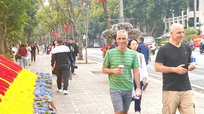 El sector turístico de Vietnam está recibiendo con entusiasmo la oleada de turistas internacionales.