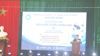 A Da Nang Városi Orvosi Egyetem ünnepli az Ápolók Nemzetközi Napját.