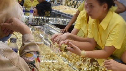 Aggiornamento ore 08:30 del 13 maggio 2026: i prezzi dei lingotti e degli anelli d'oro sono diminuiti di quasi 500.000 VND.