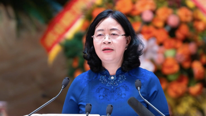 Cik Bui Thi Minh Hoai telah dipilih semula sebagai Pengerusi Jawatankuasa Pusat Barisan Tanah Air Vietnam.