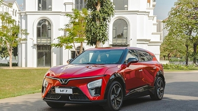 VinFast VF 7 2026: Rincian harga di jalan raya dan spesifikasi teknis terbaru.