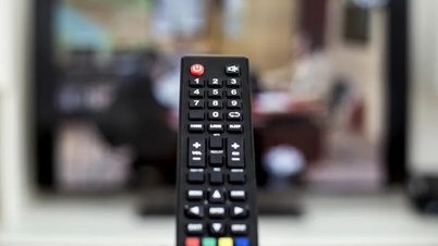 Sebab-sebab mengapa alat kawalan jauh TV universal semakin tidak digemari.