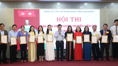 ຄະນະ​ພັກ​ບັນດາ​ອົງການ​ພັກ​ແຂວງ​ເລີມ​ດົ່ງ​ໄດ້​ຈັດ​ພິທີ​ສະຫຼຸບ​ການ​ແຂ່ງຂັນ​ຜູ້​ບັນລະຍາຍ​ດີ​ເດັ່ນ ​ແລະ ມອບ​ລາງວັນ​ໃຫ້​ແກ່​ການ​ແຂ່ງຂັນ​ເພື່ອ​ຮຽນຮູ້​ກ່ຽວກັບ​ມະຕິ​ຂອງ​ພັກ.
