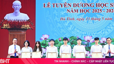 De provincie Ha Tinh eert uitmuntende leerlingen en docenten voor het schooljaar 2025-2026.
