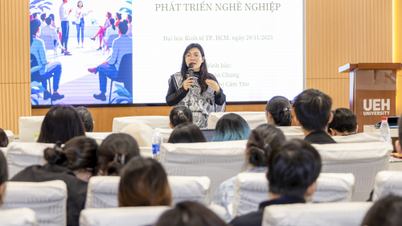 Près de 700 experts et chefs d'entreprise enseignent à l'Université d'économie de Hô Chi Minh-Ville.