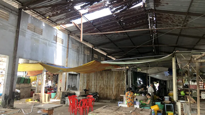 El edificio del mercado de Long Phu está en ruinas, lo que preocupa a los comerciantes.