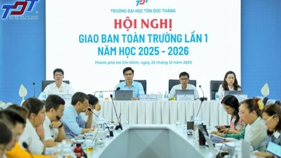 Die Ton Duc Thang Universität hielt ihre erste universitätsweite Sitzung für das akademische Jahr 2025-2026 ab.